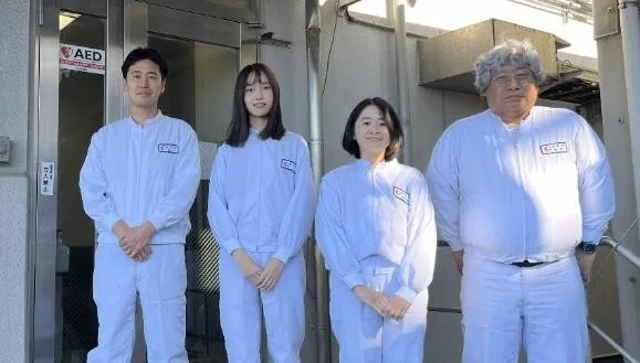研究所・研究開発センターで“おいしさの秘密”を科学する　村川さん、菅原さん、福田さん、溝部さん